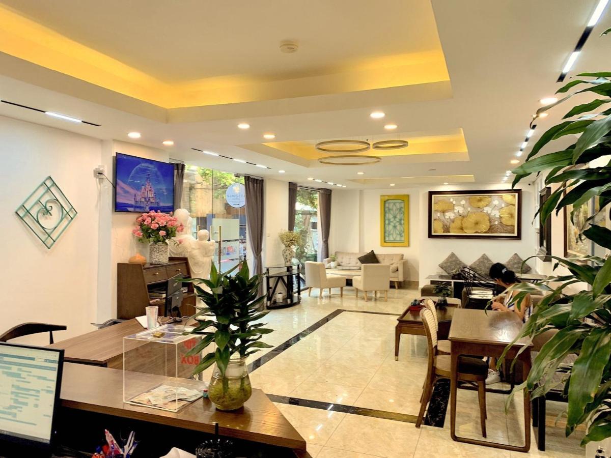 Free Airport Service Deals W Singita Classy Boutique Hotel & Travel 하노이 외부 사진