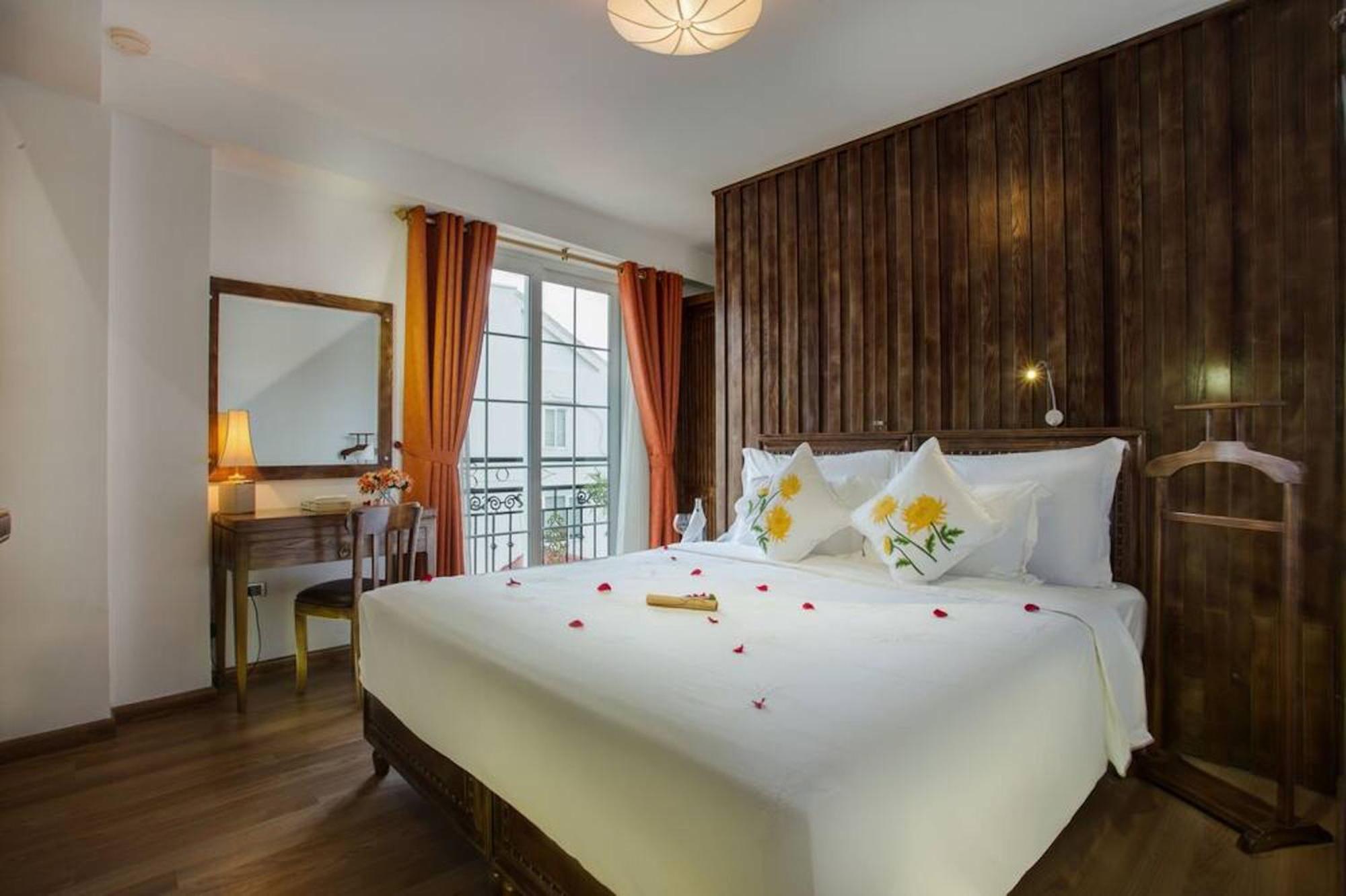 Free Airport Service Deals W Singita Classy Boutique Hotel & Travel 하노이 외부 사진
